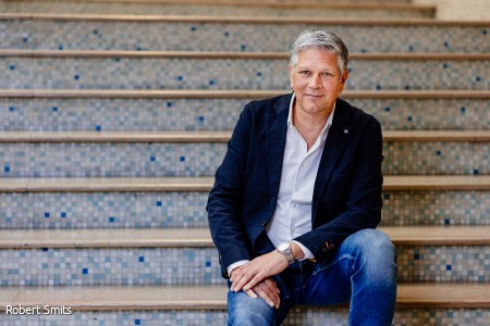'c) Robert Smits